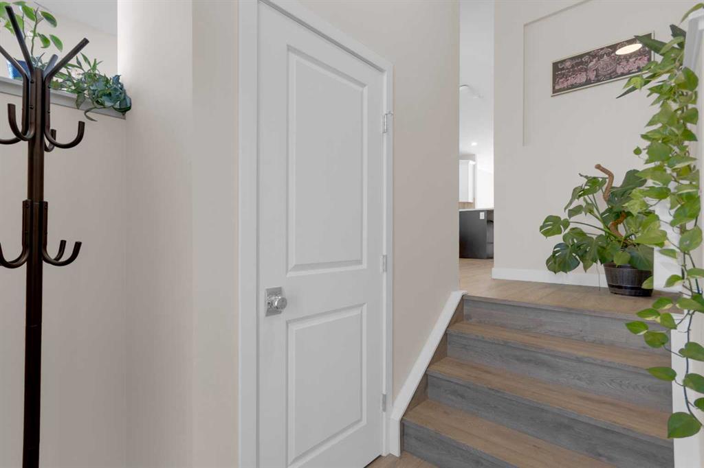 49 Heirloom Crescent SE, Calgary, AB, T3S0H1 photo 5