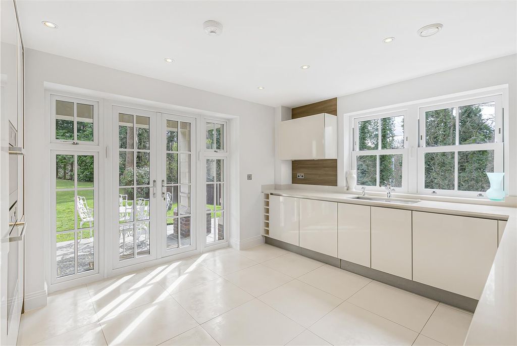 Additional image 7 of 2 bed flat for saleShenley Hill, Radlett WD7