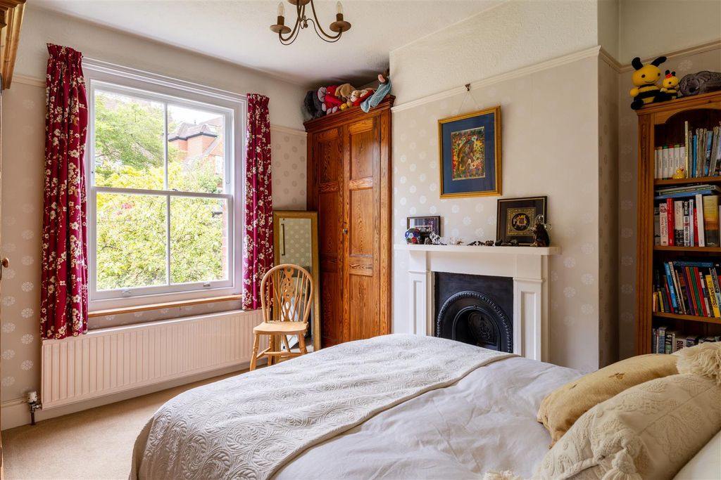 Additional image 24 of 4 bed detached house for saleDevon Crescent, Redhill RH1