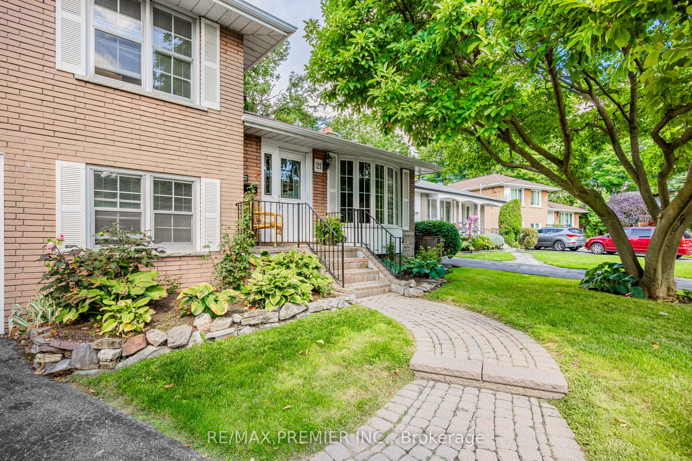 21 Halbadier Place, Toronto, ON, M9B 2H4 photo 4