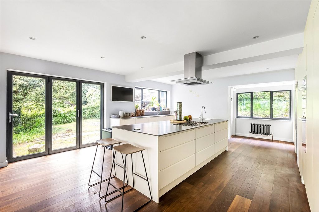 6 bed detached house for saleReigate Hill, Reigate, Surrey RH2 photo 2