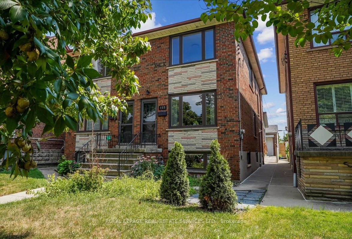 Lower-155 Hope Street, Toronto, ON, M6E 1K4