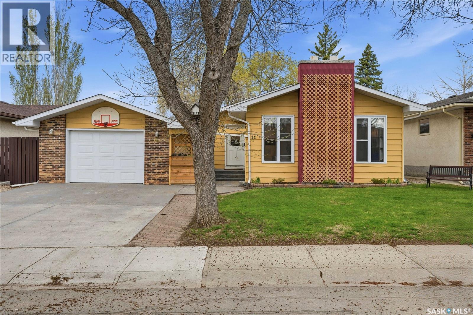 14 Edenwold Crescent, Regina, SK, S4R8A3 photo 2