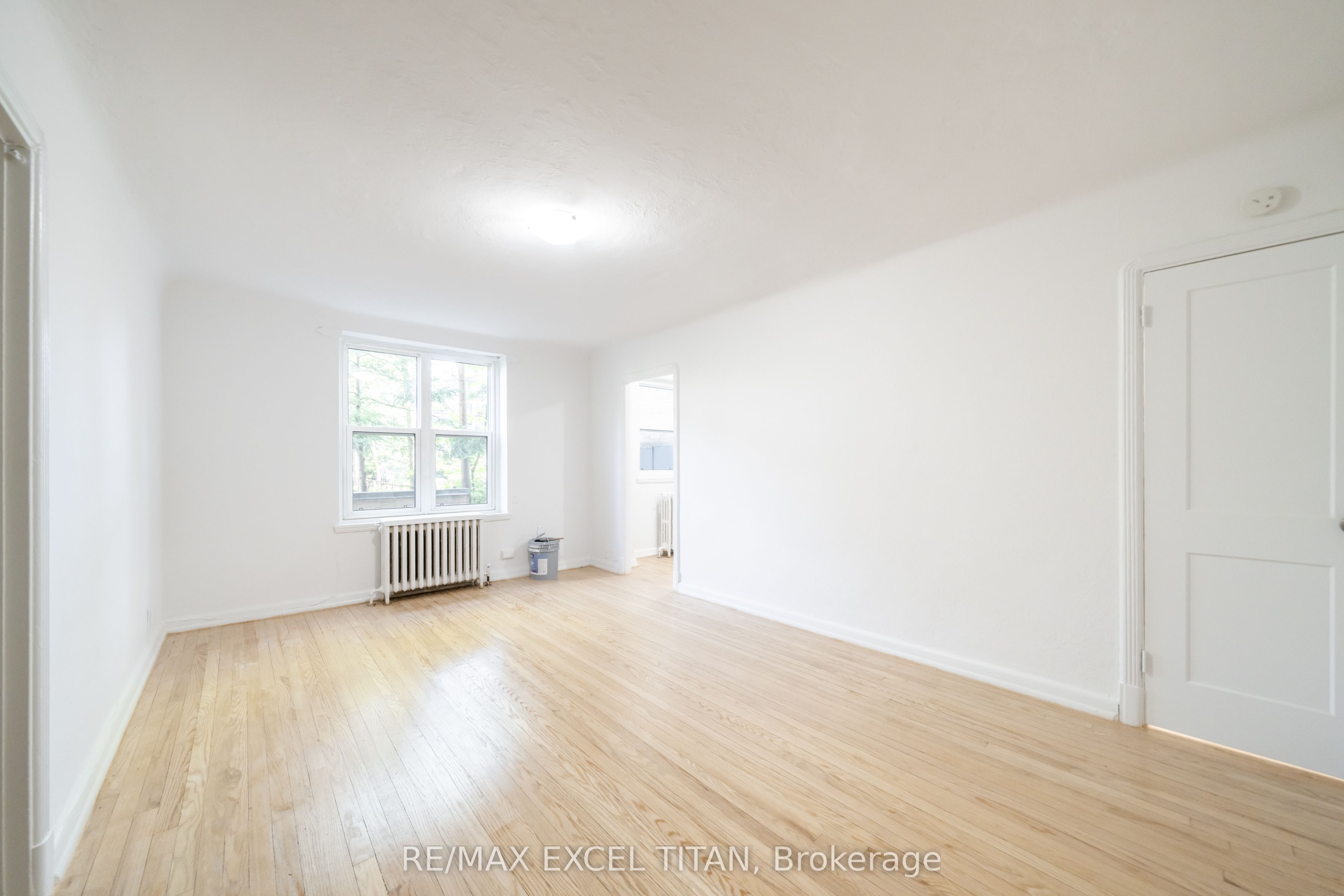 4-8 Mallory Gardens, Toronto, ON, M4V 2A6 photo 3