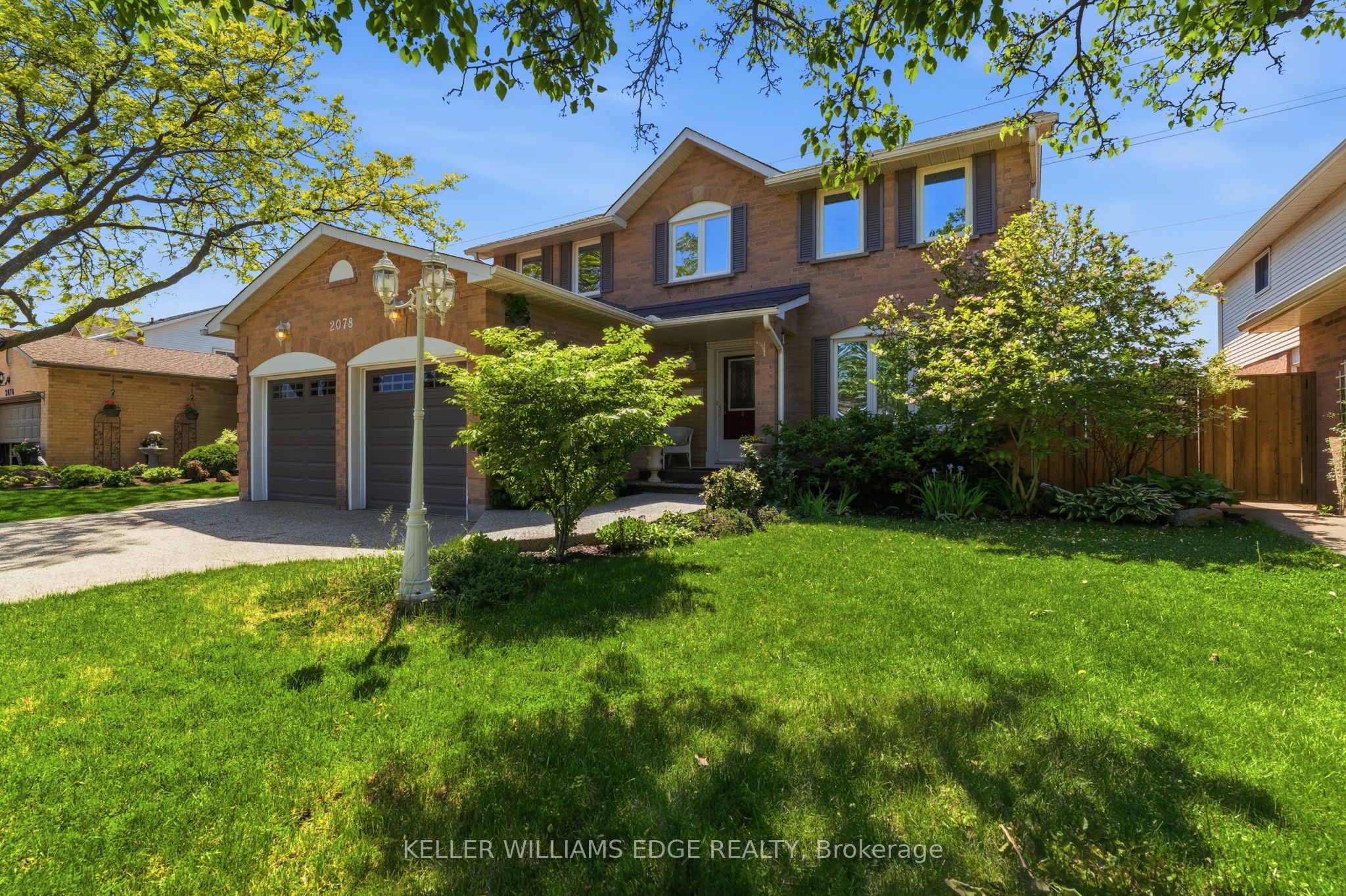 2078 Hunters Wood Drive, Burlington, ON, L7M 2T2 photo 2