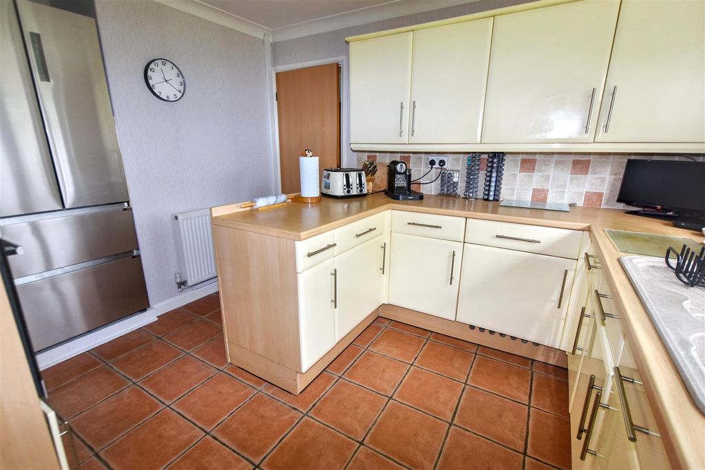 Additional image 8 of 4 bed detached bungalow for salePark Road, Redruth TR15
