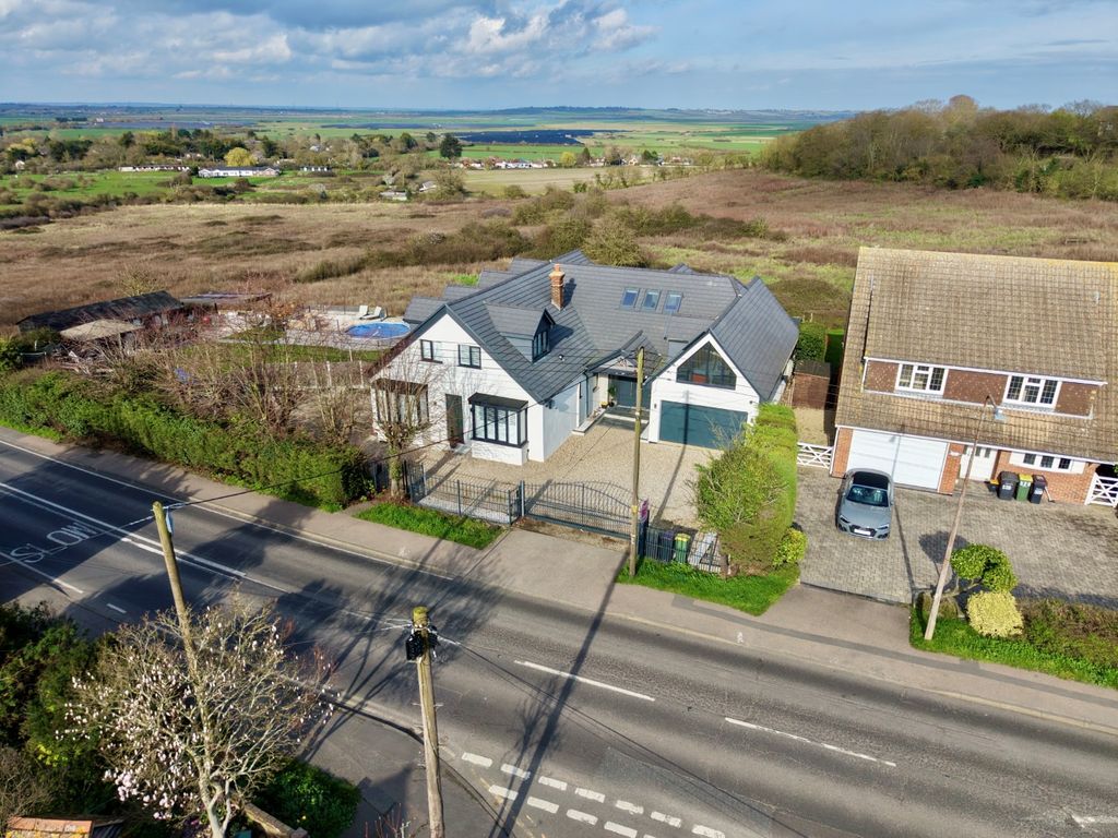 6 bed detached house for saleAshingdon Road, Rochford, Essex SS4