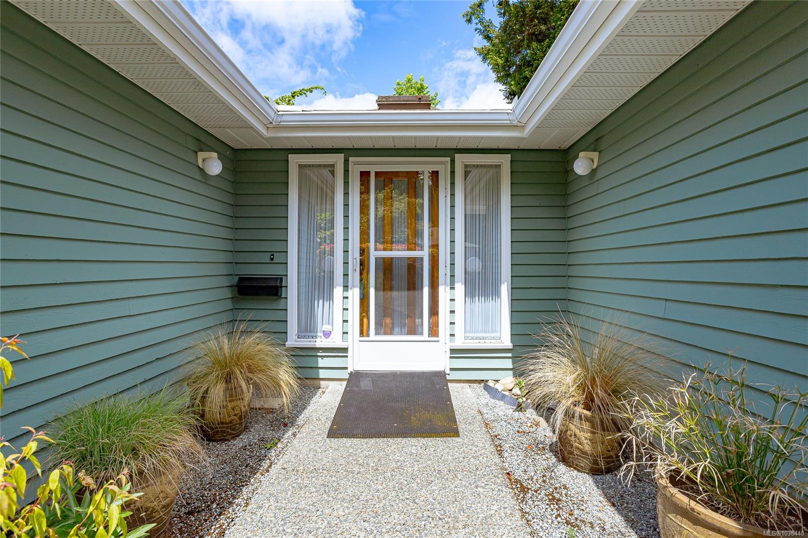 1830 Pastel Crescent, Central Saanich, BC, V8M 1N6 photo 3