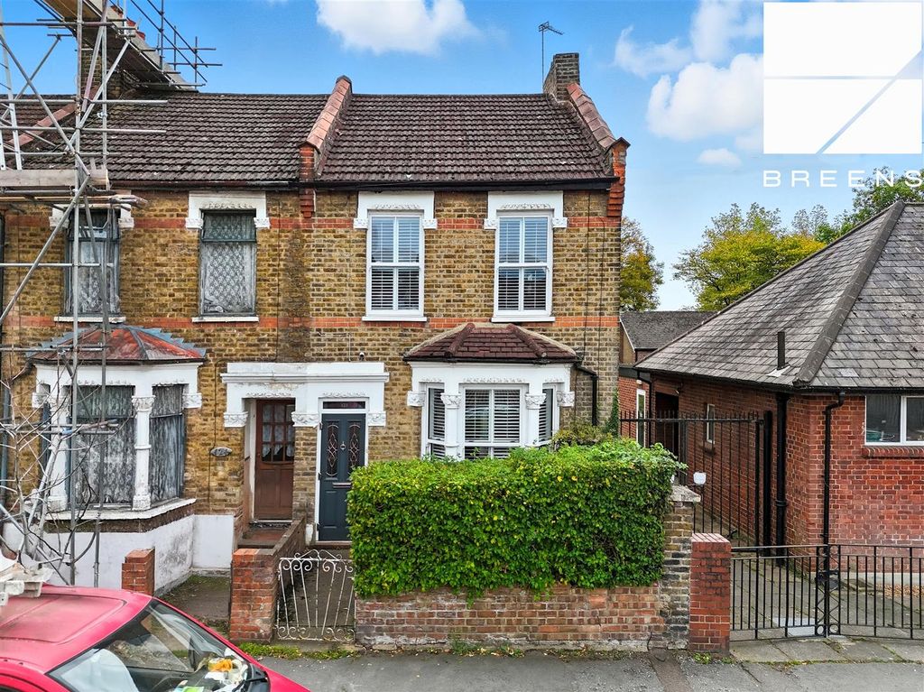 2 bed end terrace house for saleCavendish Road, Highams Park, London E4