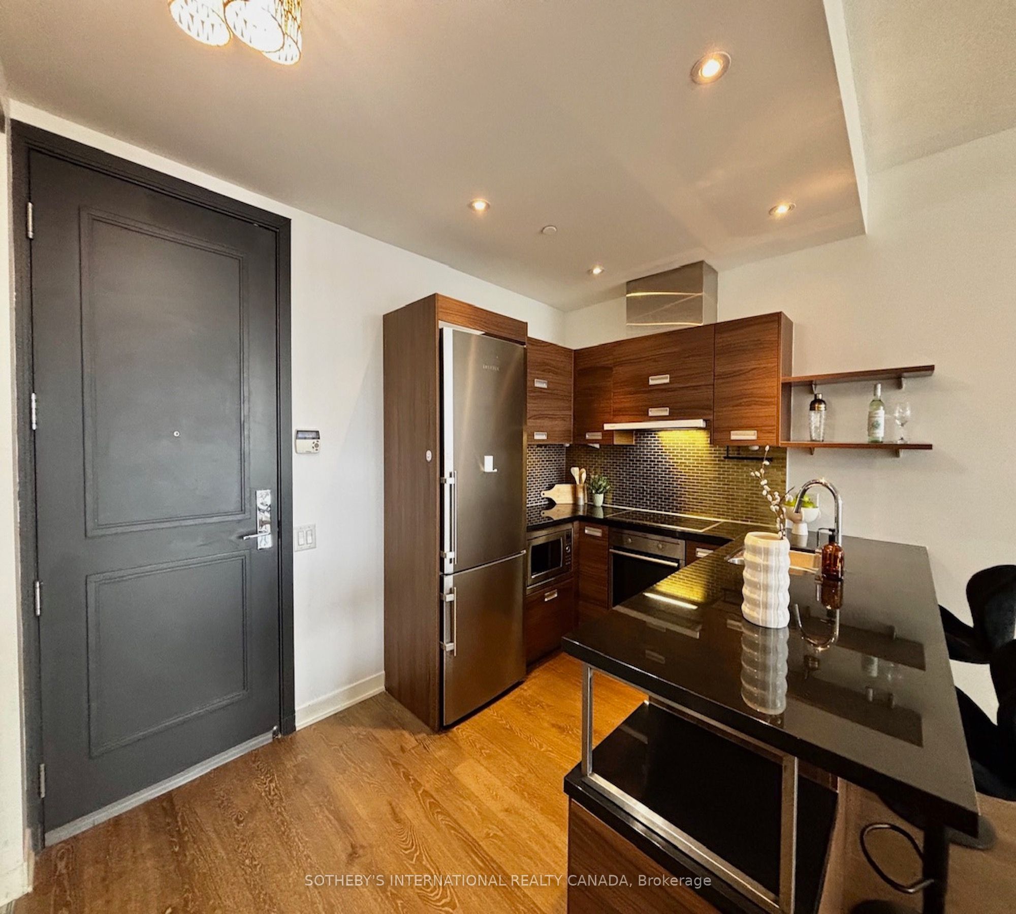 Additional image 2 of 809-90 Park Lawn Road, Toronto, ON, M8Y 3H8