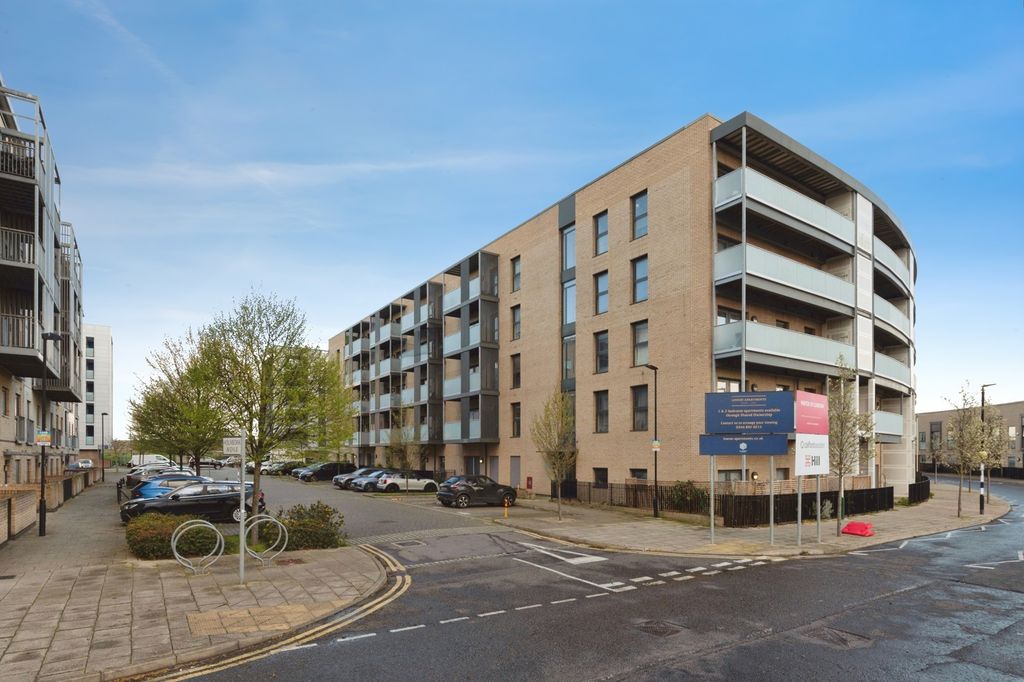2 bed flat for saleBlueberry Court, Holmeoak Avenue, Rainham RM13