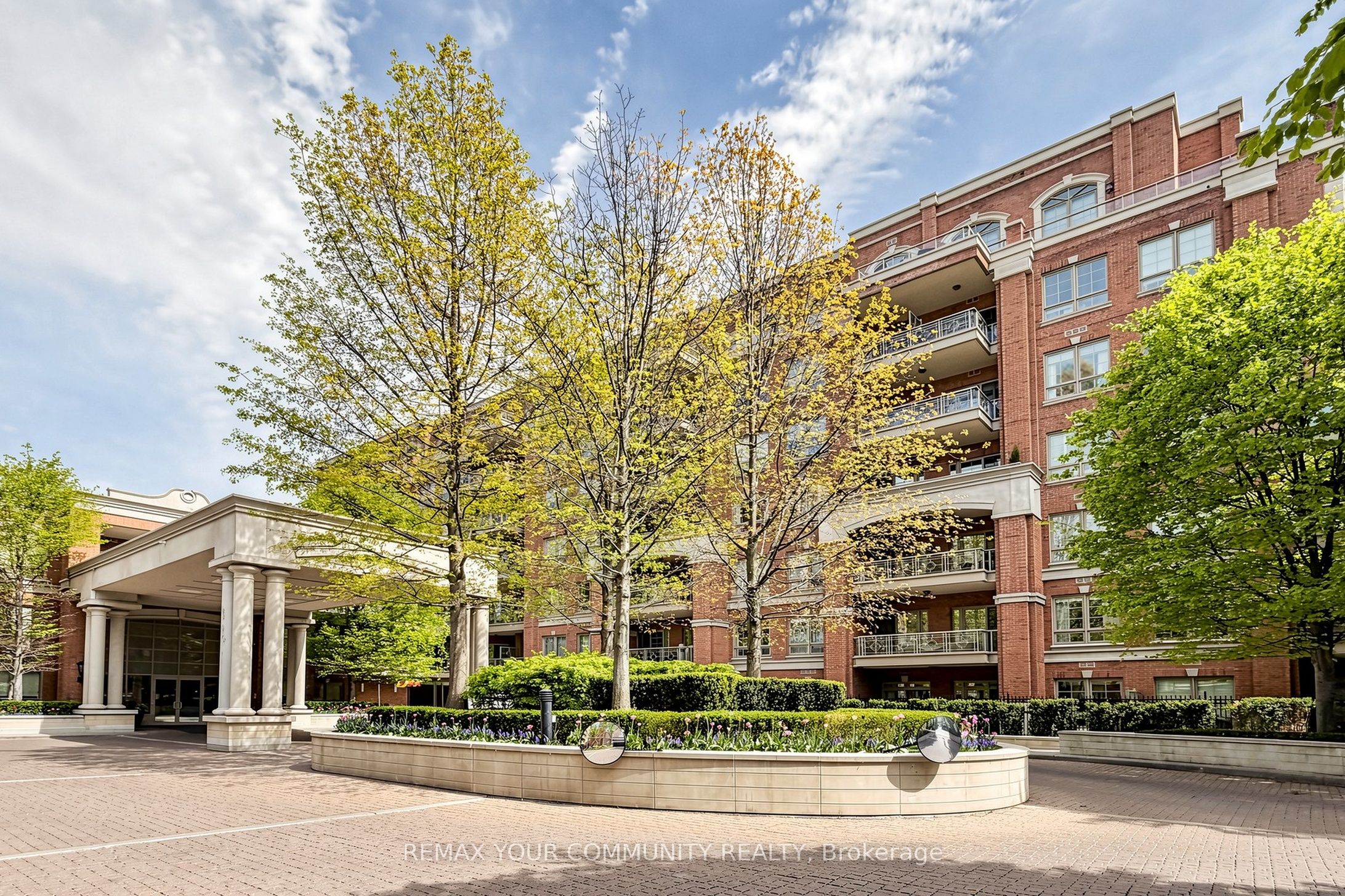 312-21 Burkebrook Place, Toronto, ON, M4G 0A2