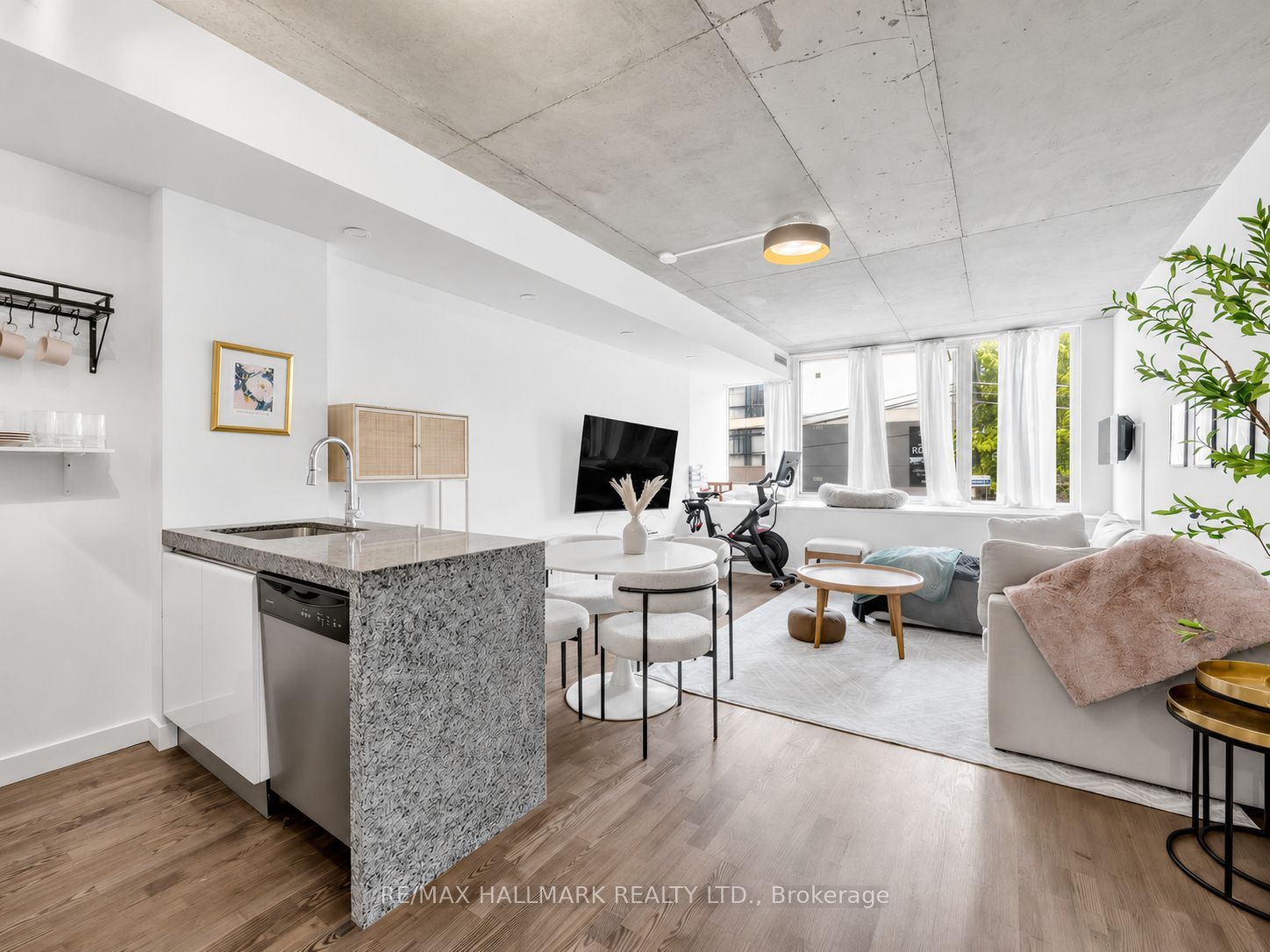 213-75 Portland Street, Toronto, ON, M5V 2M9 photo 5