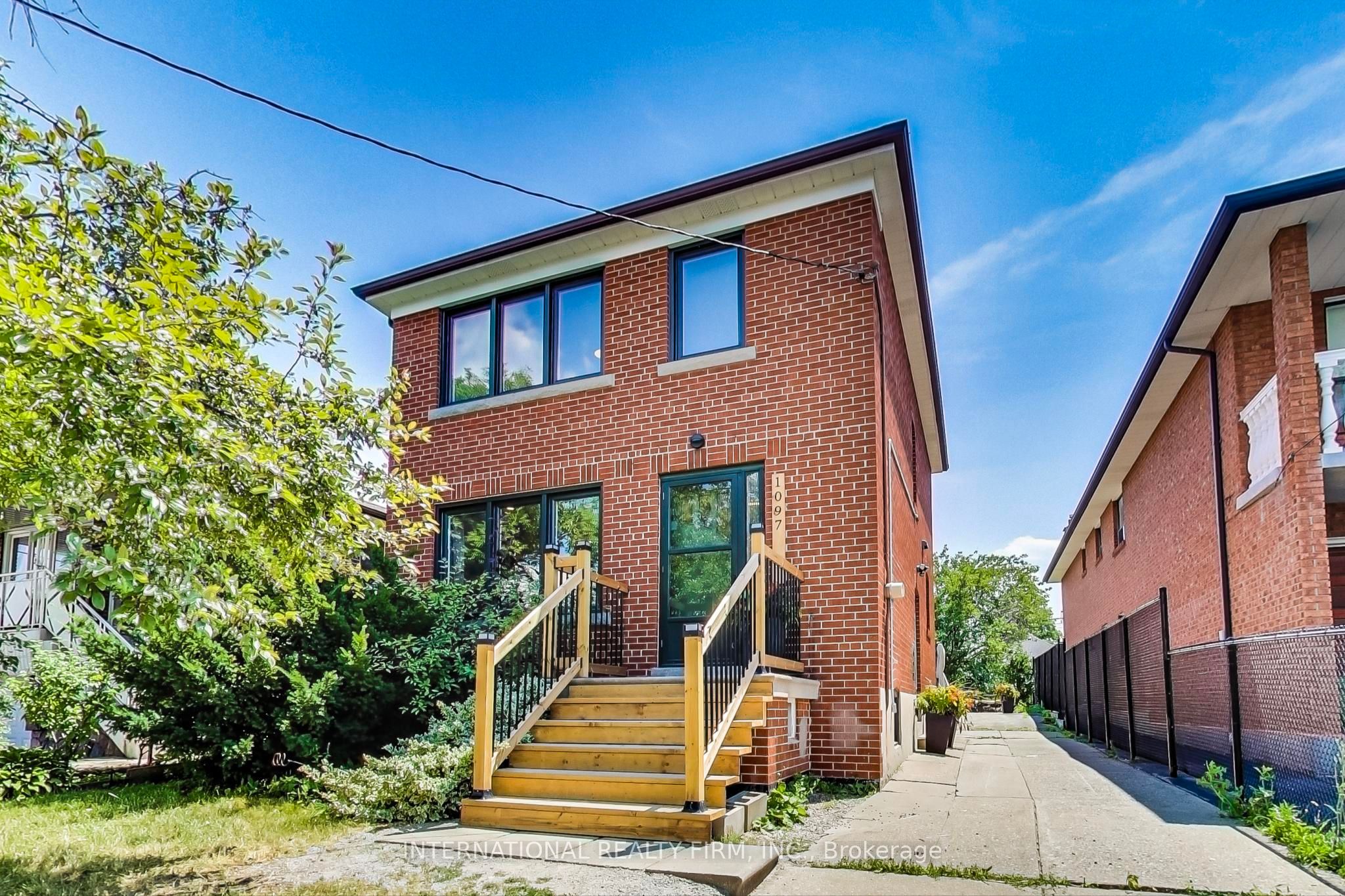 1097 Glengrove Avenue, Toronto, ON, M6B 2K3