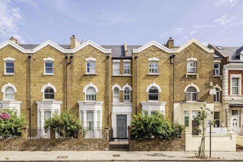 High Street, Acton W3, Studio to rent