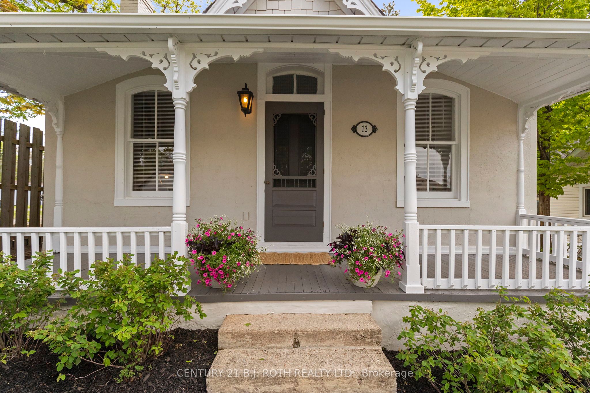 13 Nelson Square E, Barrie, ON, L4M 4J6 photo 3