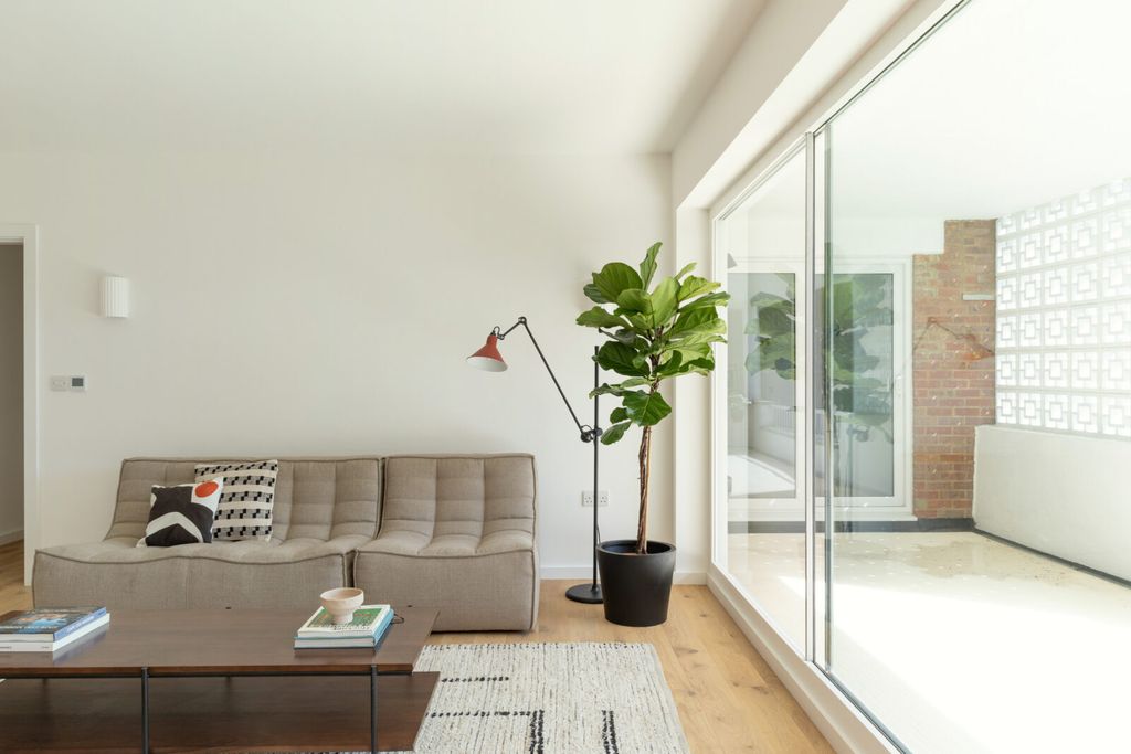 Additional image 11 of 3 bed flat for saleDarnhills, Radlett, Hertfordshire WD7