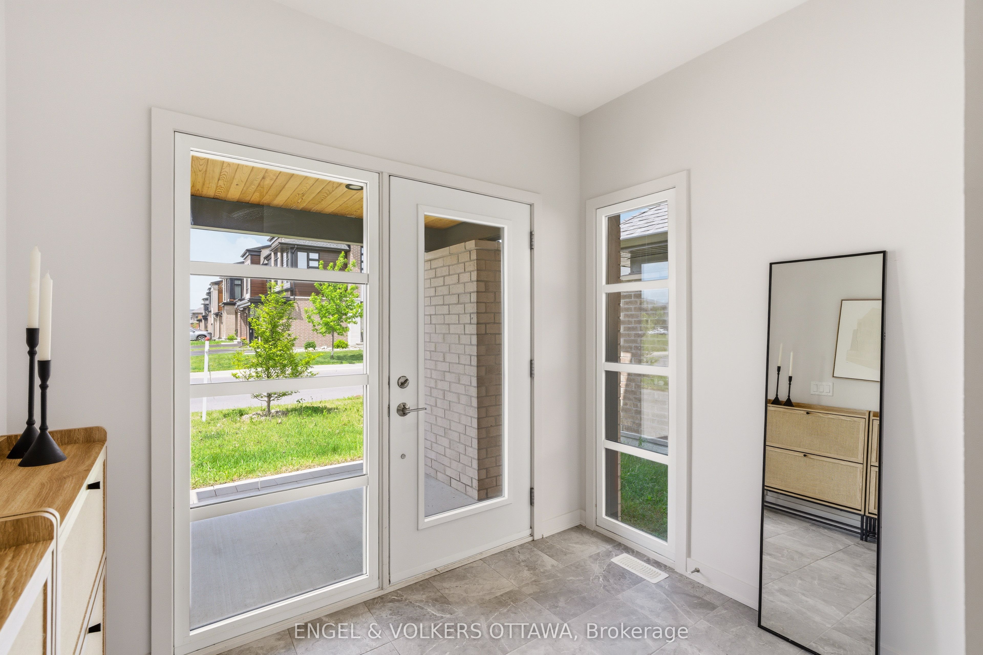 Additional image 3 of 256 Shuttleworth Drive, Ottawa, ON, K1T 0T4