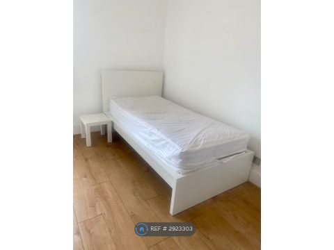 Oswald Road, Southall UB1, Room to rent