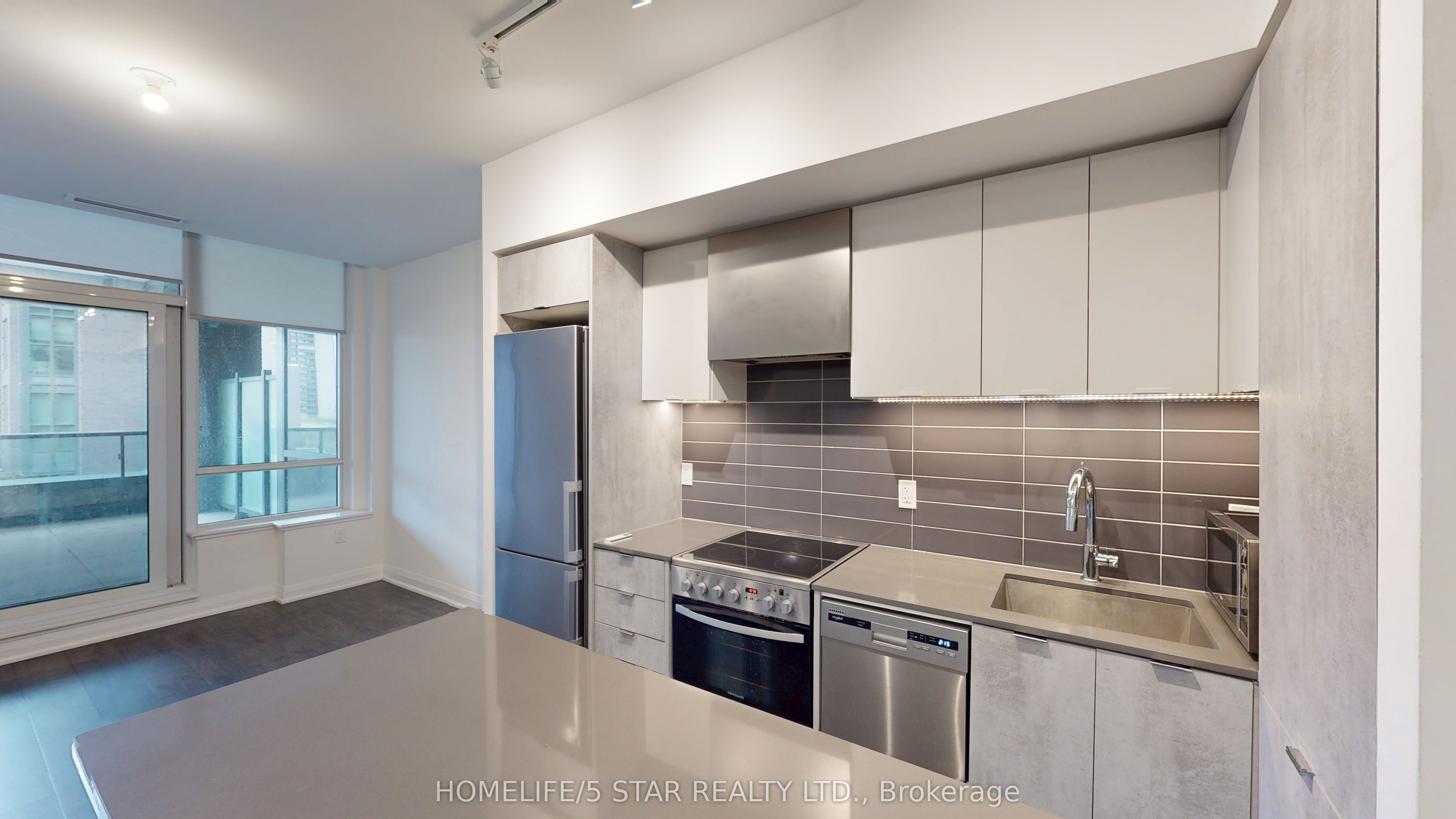 215-26 Gibbs Road, Toronto, ON, M9B 0E3 photo 3