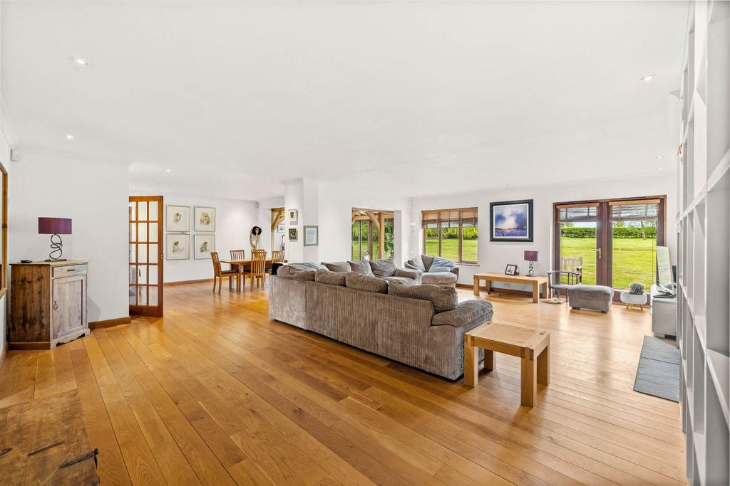 Additional image 8 of 5 bed detached house for saleRef: Gk - Lodge Lane, Redhill RH1