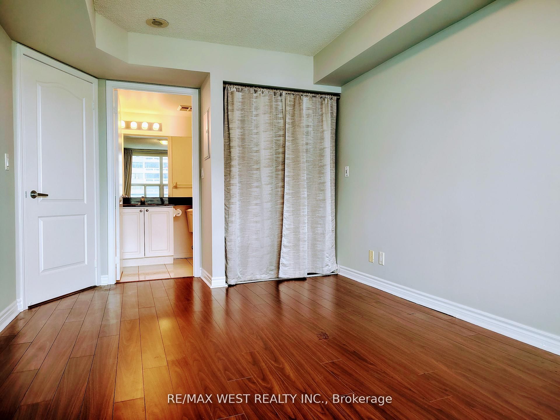 Additional image 5 of 1301-1 Elm Drive, Mississauga, ON, L5B 4M1