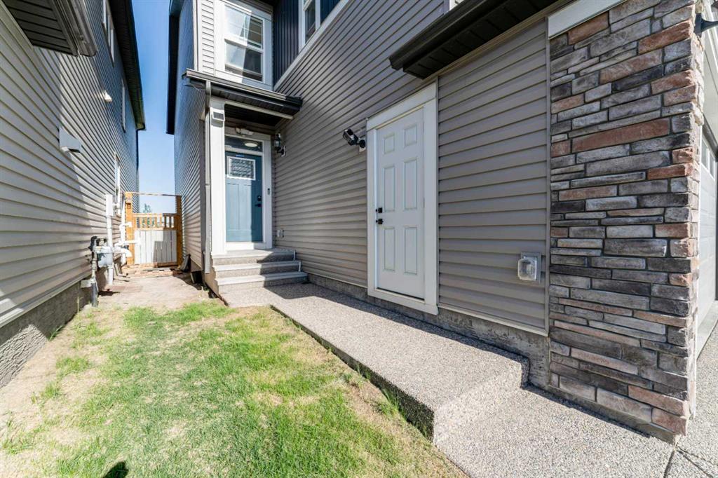 124 Cornerbrook Green NE, Calgary, AB, T3N2B5 photo 3