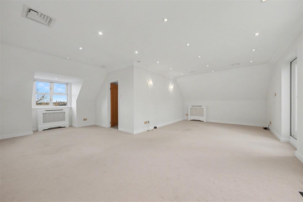 Additional image 2 of 2 bed flat for saleGills Hill, Radlett WD7