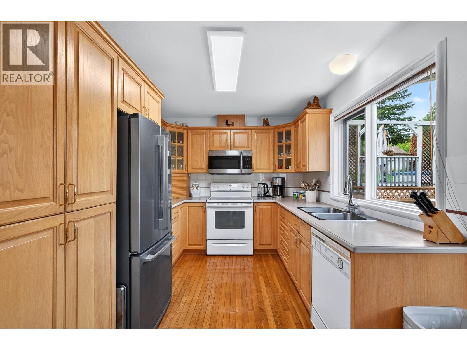 2403 Parkview Drive, Kamloops, BC, v2c2g2 photo 2