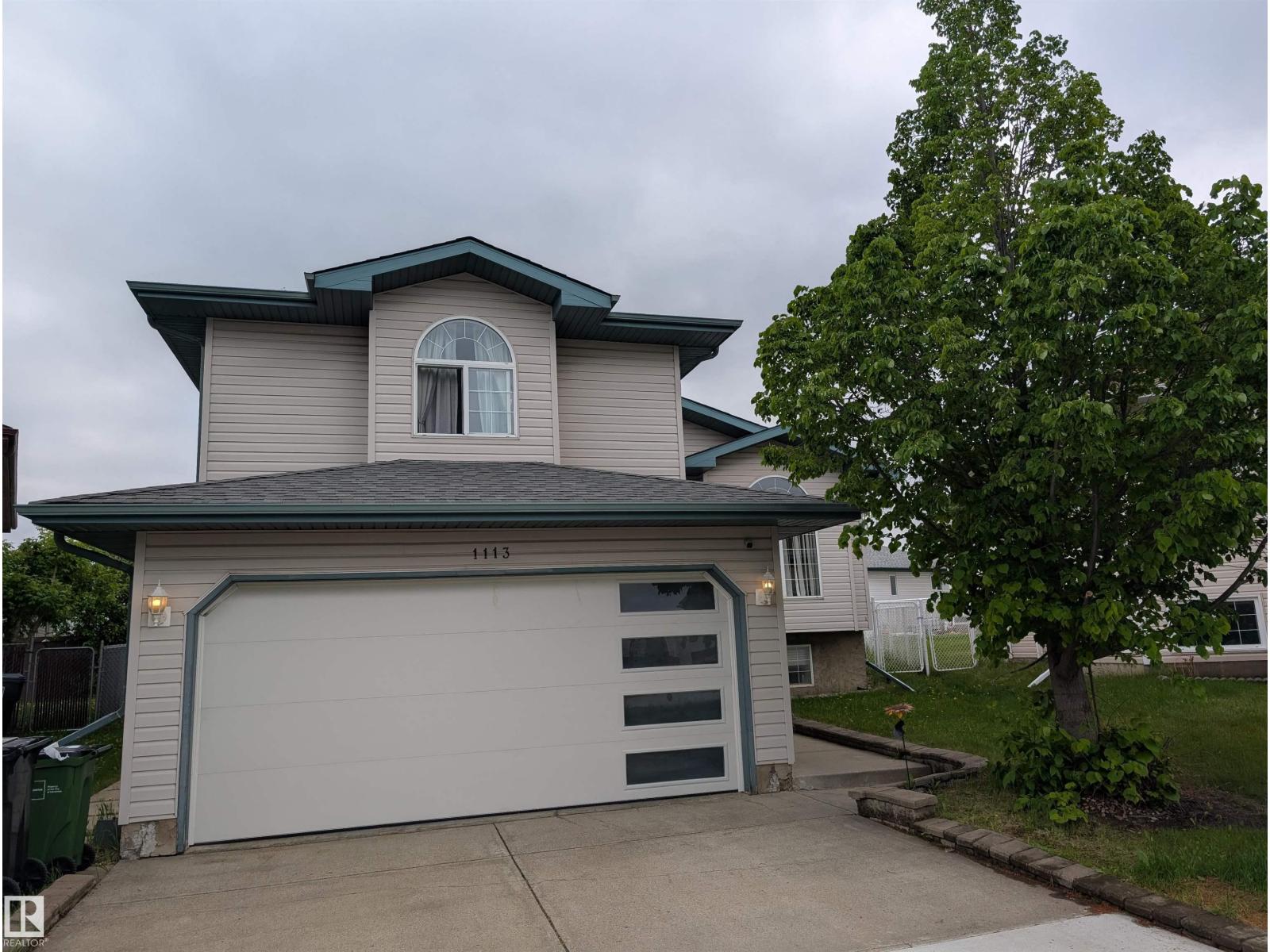 1113 Hermitage Road NW, Edmonton, AB, T5A5B8