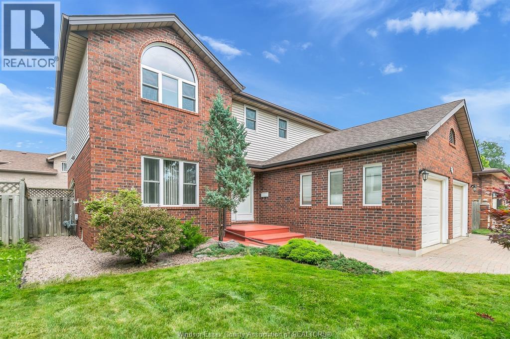 2862 Mangin Crescent, Windsor, ON, N9E4K9 photo 2