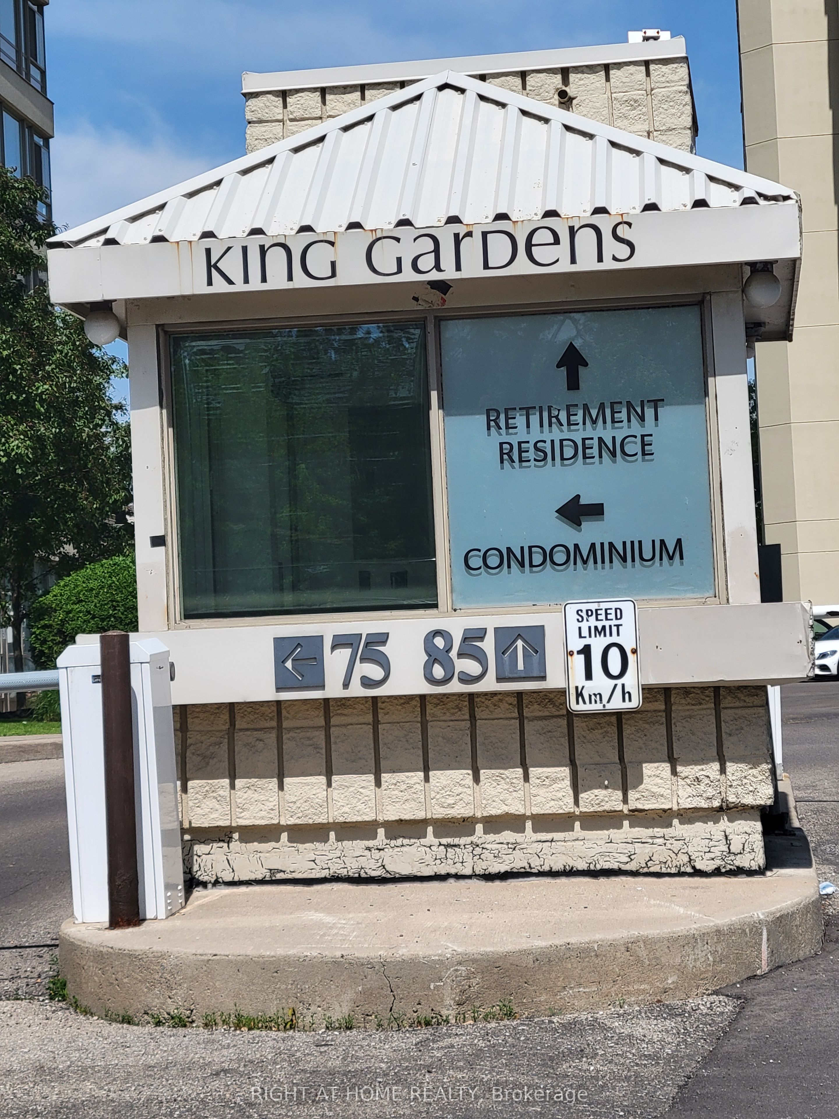 PH2-75 King Street E, Mississauga, ON, L5A 4G5