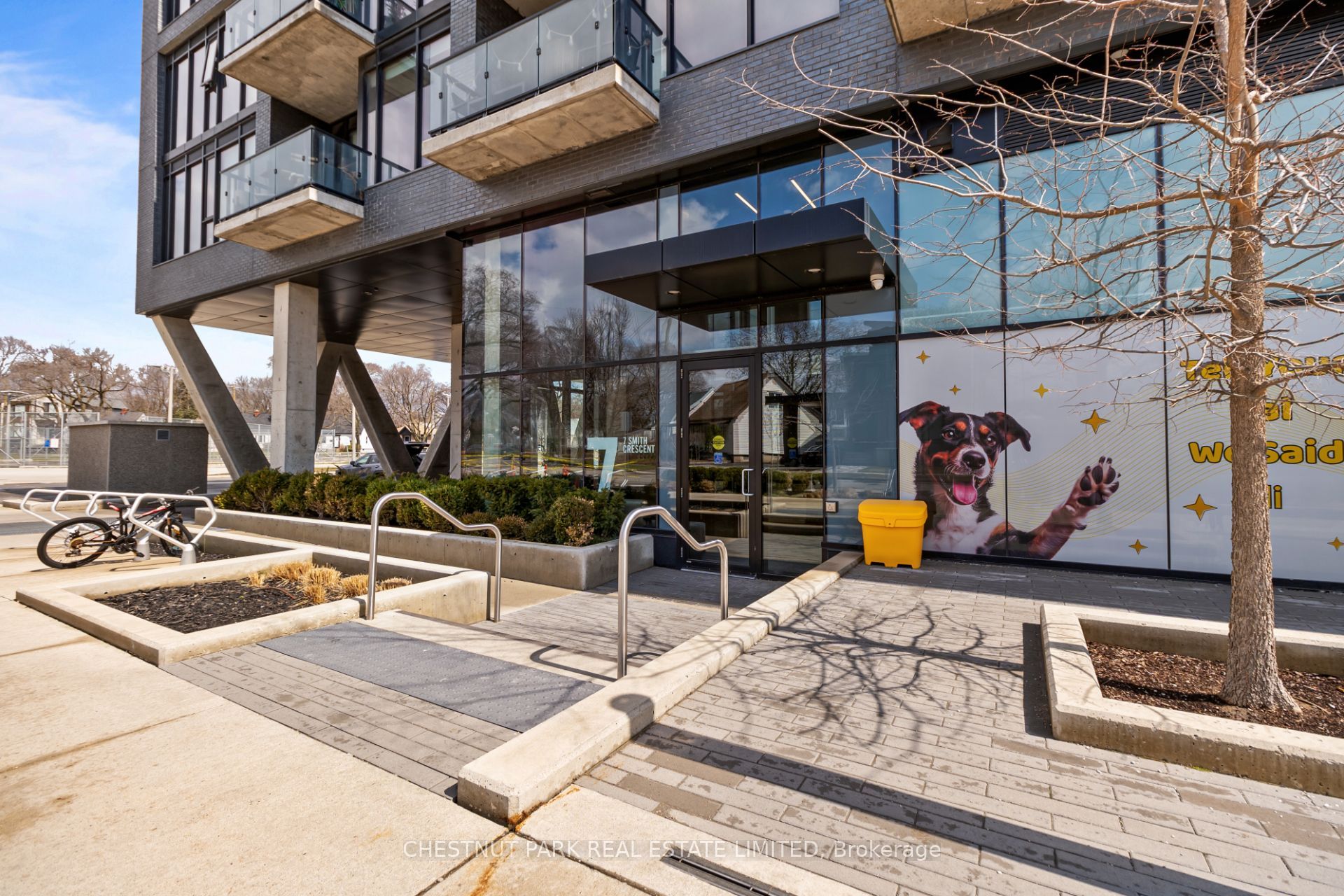813-7 Smith Crescent, Toronto, ON, M8Z 0G3 photo 3