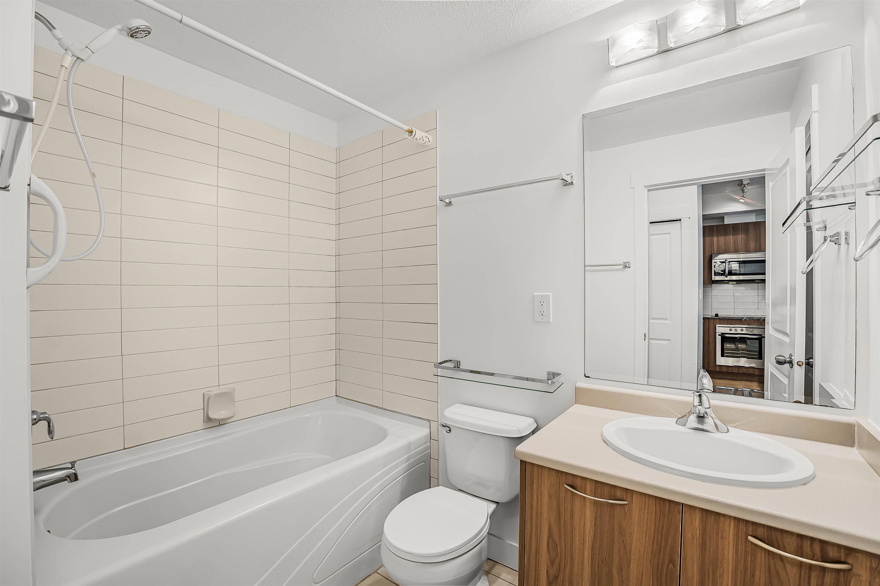 Additional image 6 of 103-13321 102a Avenue, Surrey, BC, V3T 1P6