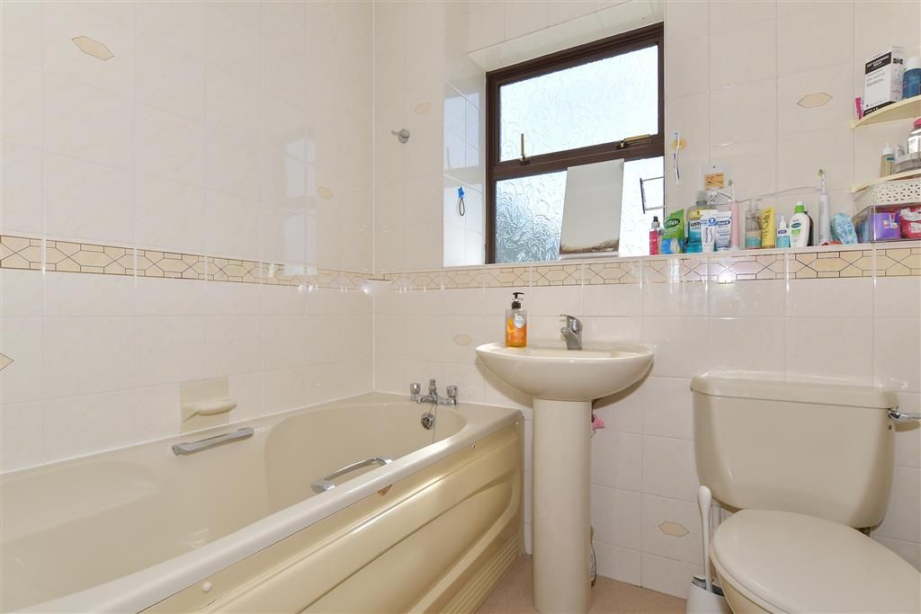 Additional image 8 of 2 bed flat for saleEsplanade, Esplanade, Rochester, Kent ME1