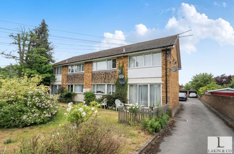 North Common Road, Uxbridge UB8