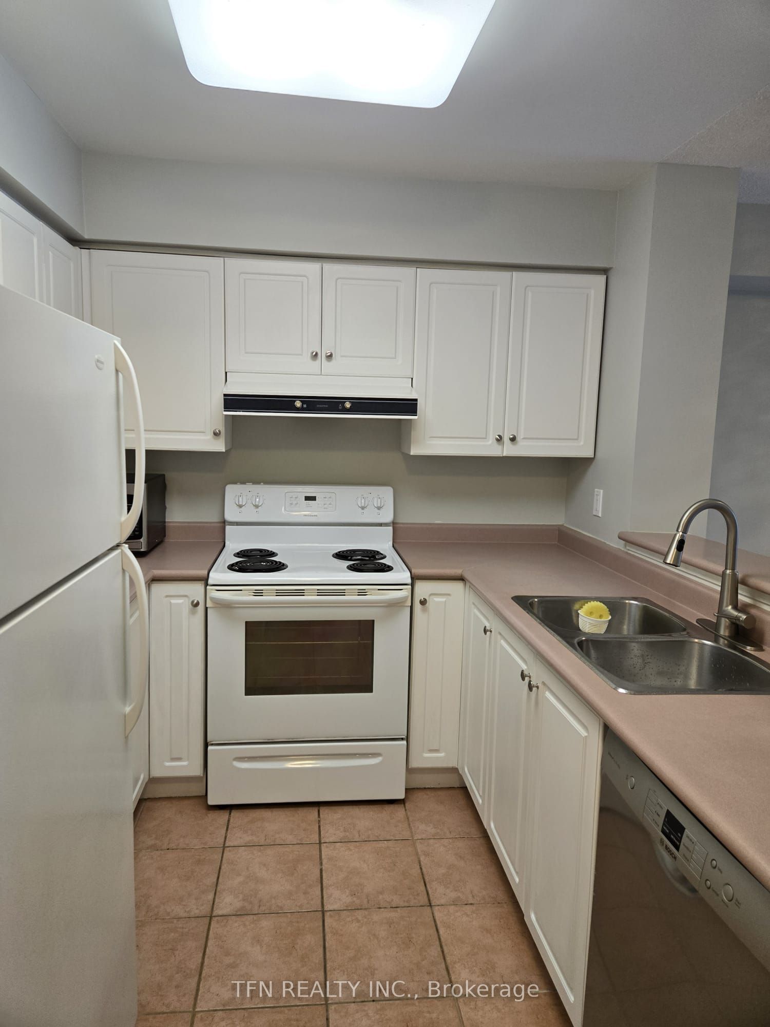 309-1 Emerald Lane, Vaughan, ON, L4J 8N2 photo 5