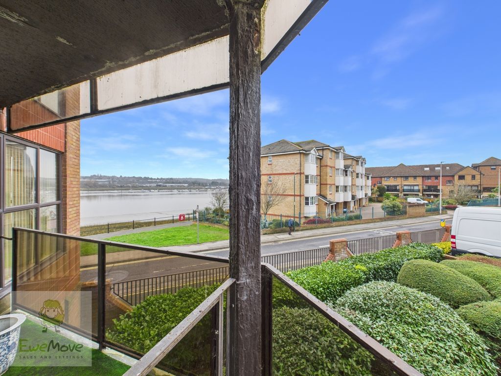 Additional image 4 of 2 bed flat for saleSeaford Court, Shorts Reach, Esplanade, Rochester ME1