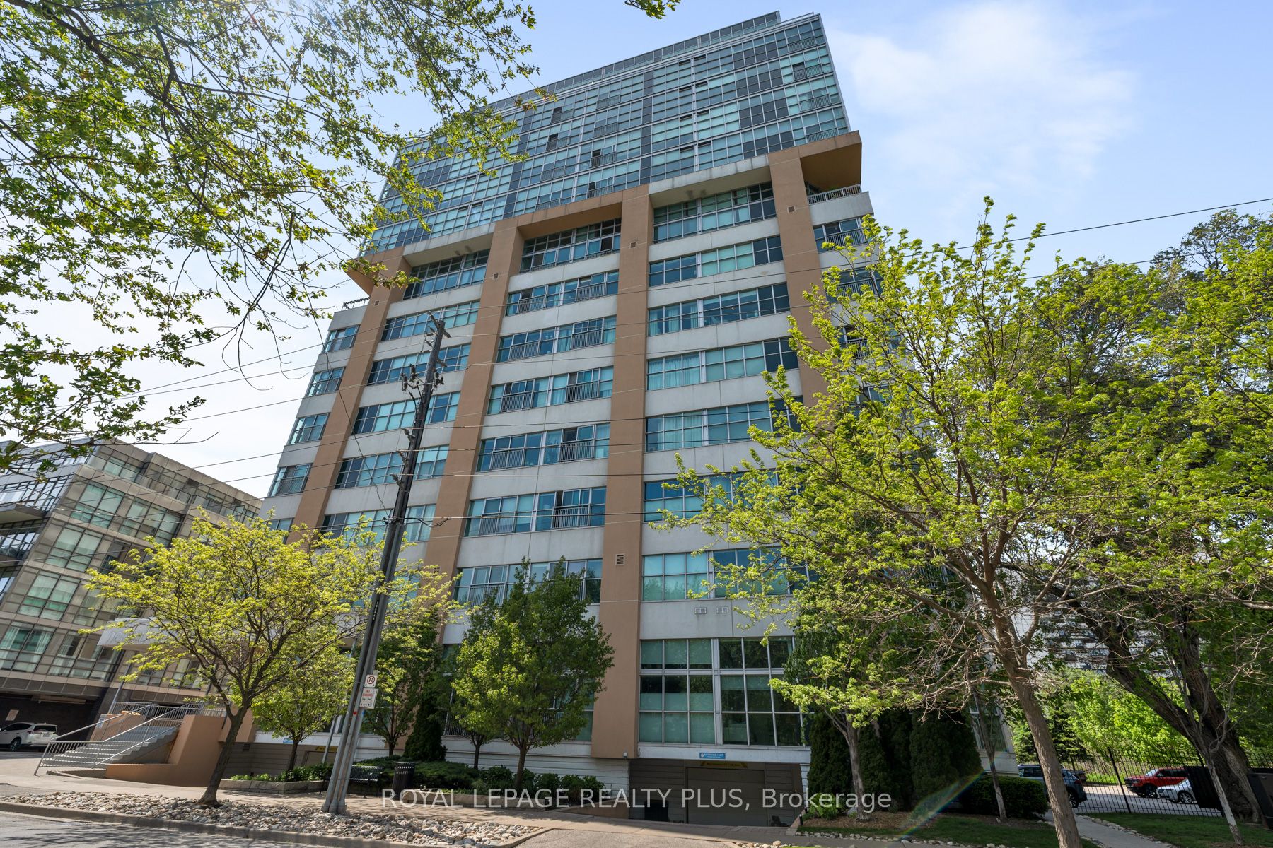 1016-2 Fieldway Road, Toronto, ON, M8Z 0B9