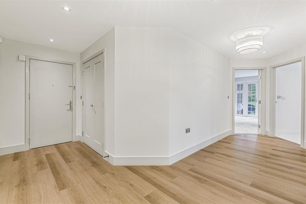 Additional image 3 of 2 bed flat for saleShenley Hill, Radlett WD7