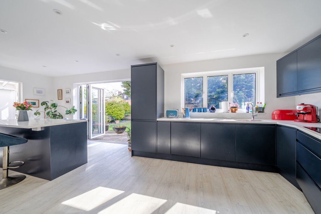 Additional image 11 of 4 bed semi-detached house for saleEverard Avenue, Hayes, Kent BR2