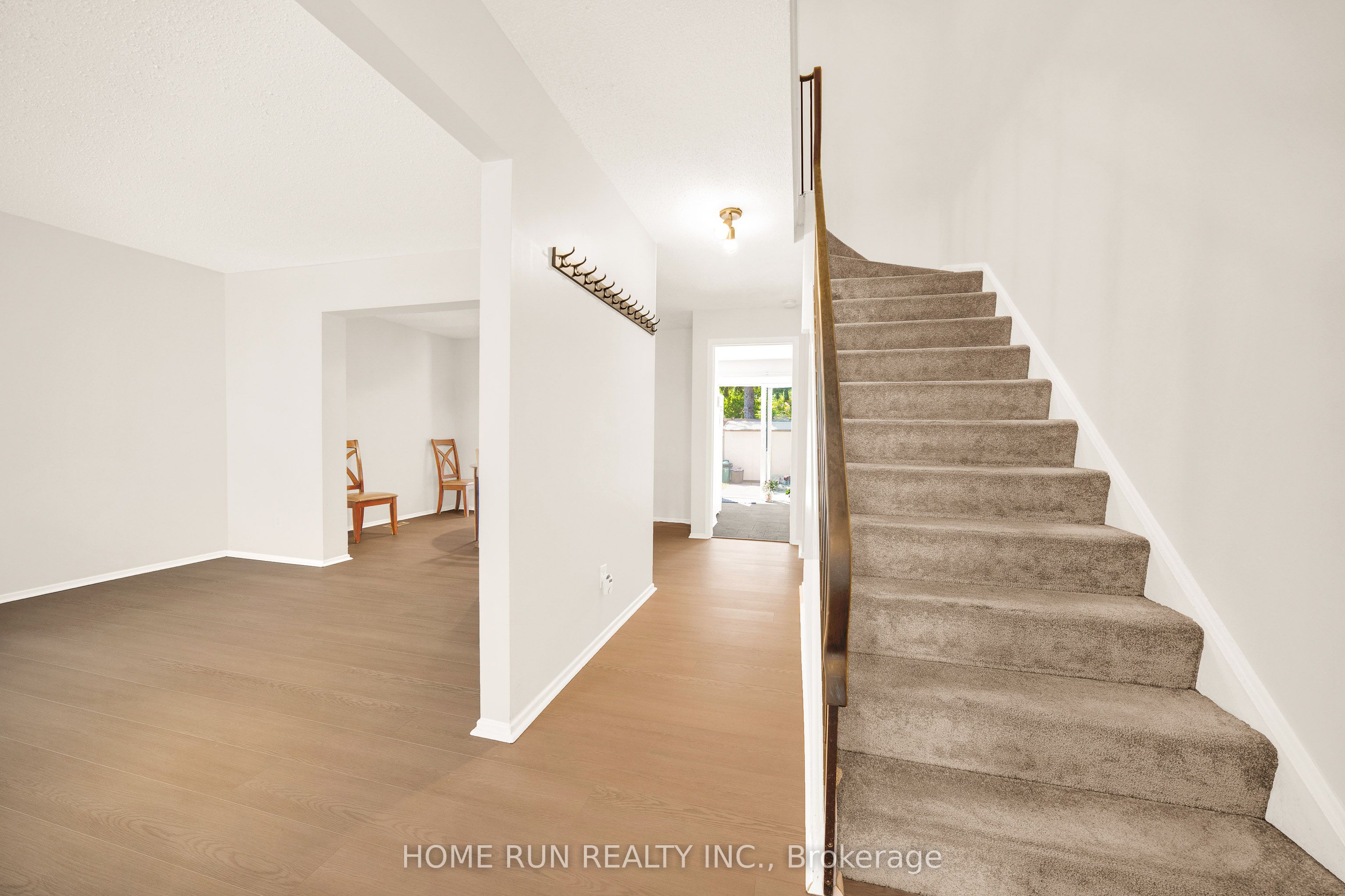 Additional image 3 of 4-2111 Montreal Road, Ottawa, ON, K1J 8M8