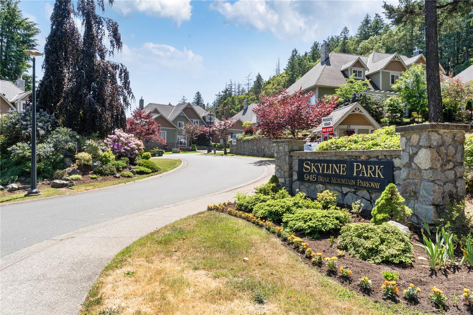 #122-945 Bear Mountain Parkway, Langford, BC, V9B 6T1 photo 2