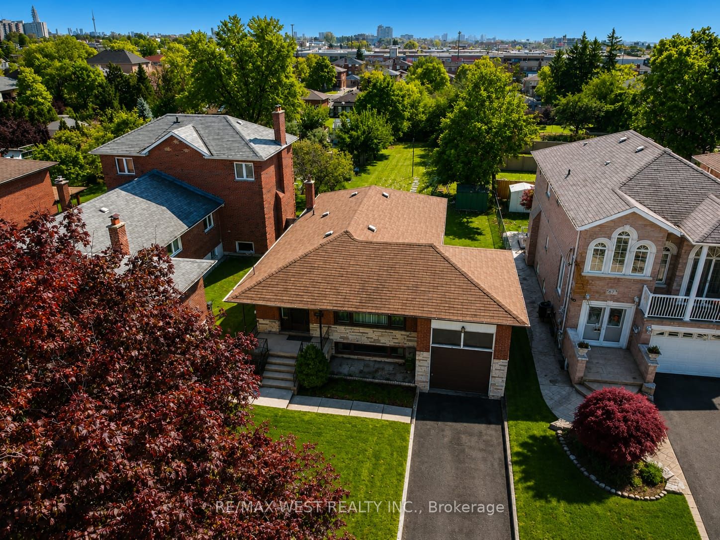 65 North Park Drive, Toronto, ON, M6L 1K4 photo 2
