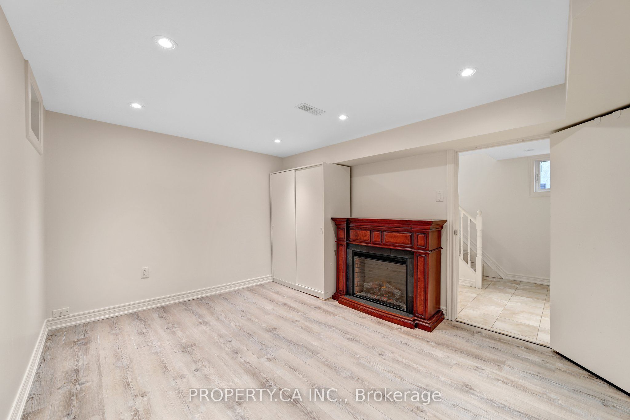 493 Winnette Avenue, Toronto, ON, M6C 3M6 photo 3