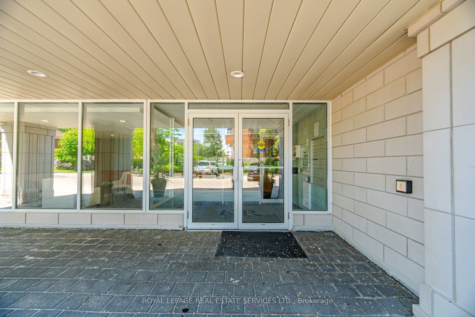 Additional image 4 of PH403-30 Anglesey Boulevard, Toronto, ON, M9A 3B5