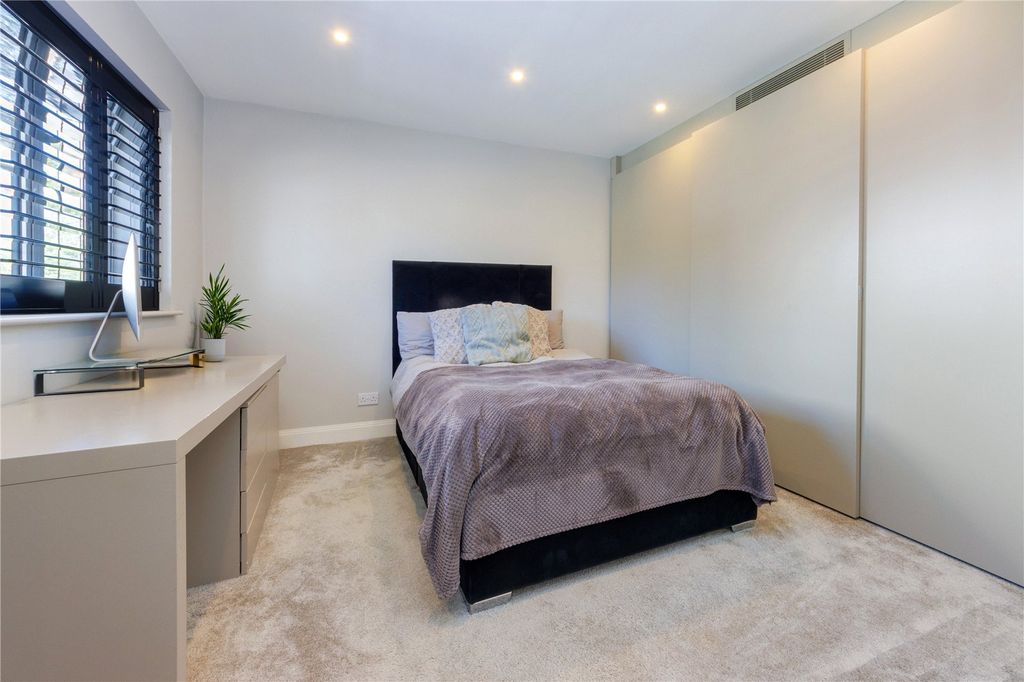 Additional image 17 of 6 bed detached house for saleThe Grove, Radlett, Hertfordshire WD7