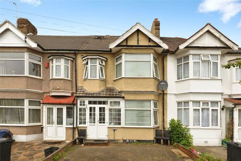 Lyndhurst Gardens, Ilford, Essex IG2