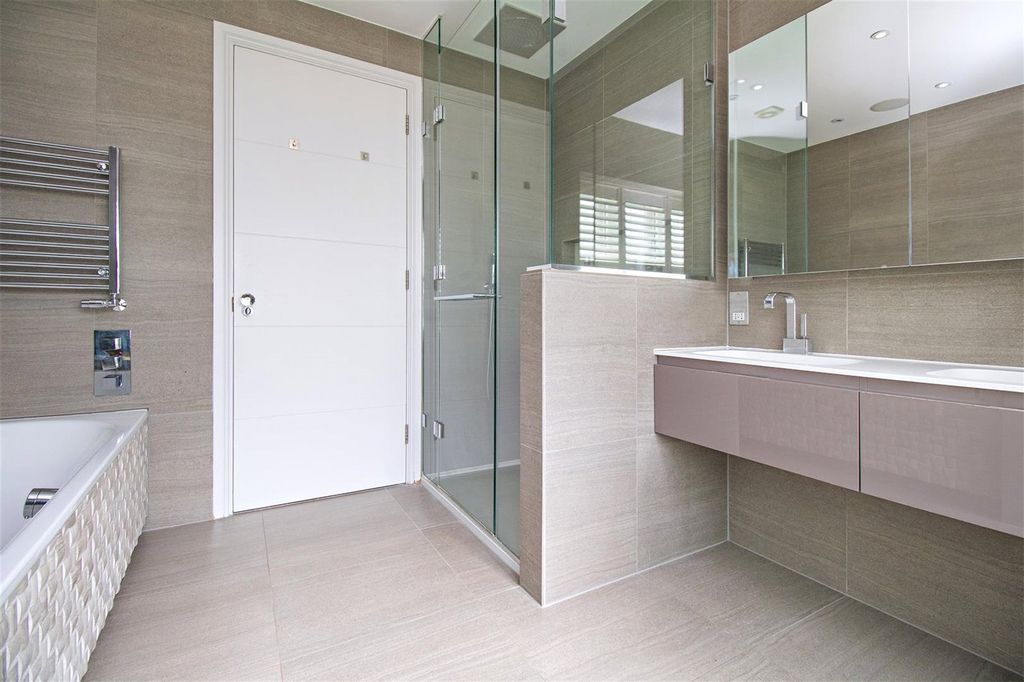 Additional image 21 of 6 bed detached house for saleSpencer Close, Radlett, Hertfordshire WD7