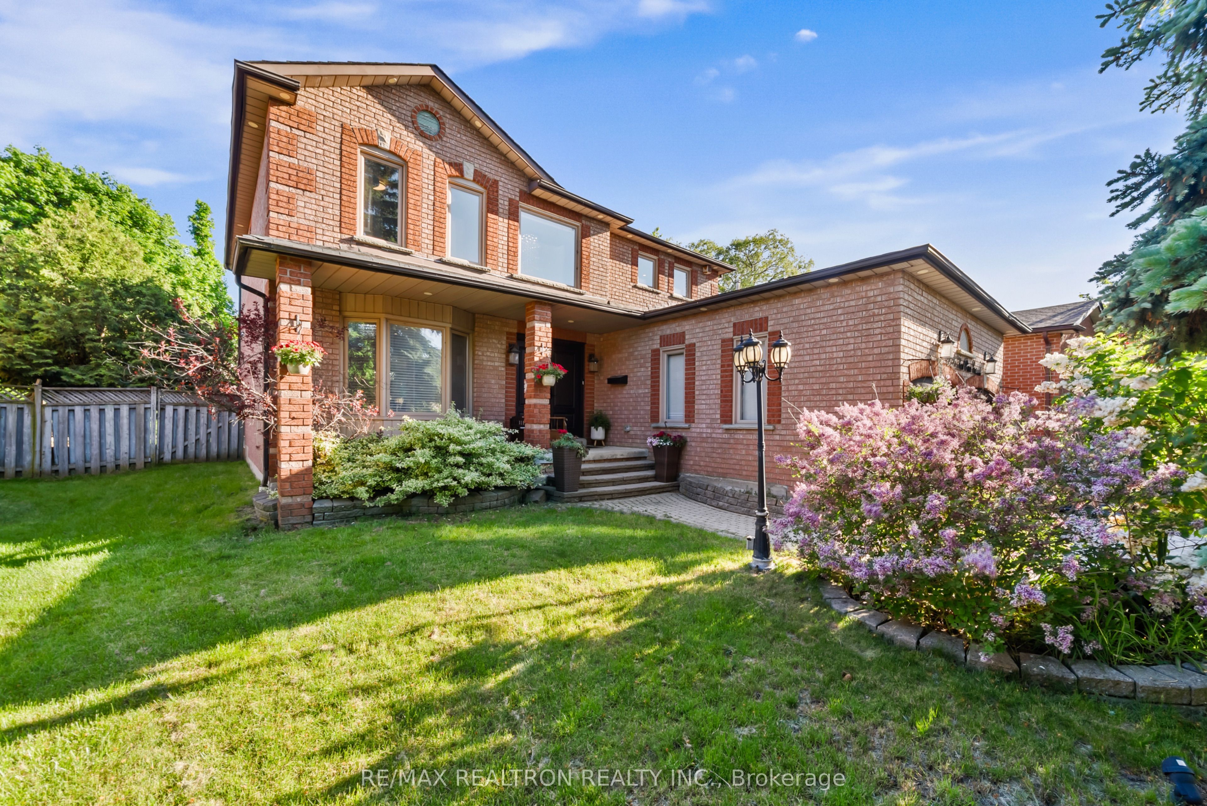1016 Red Pine Crescent, Mississauga, ON, L5H 4E8 photo 5